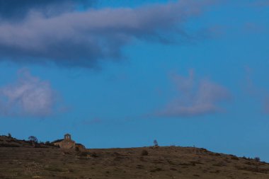 Capcir, Cerdagne, Pyrenees, Güney Fransa 'da gün batımı ve geyikler.