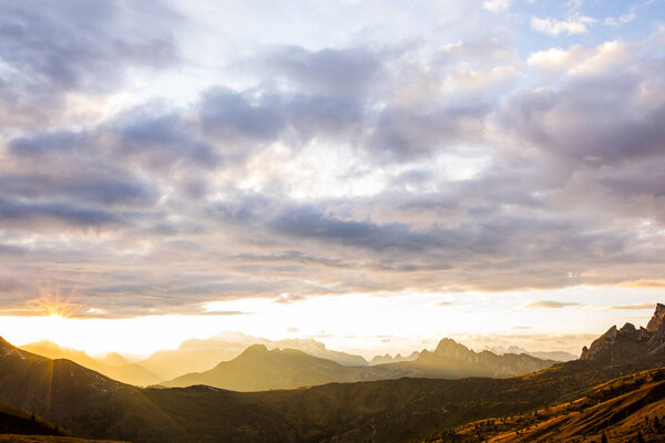Закат в горах Доломиты, Альпы, Северная Италия. Европа