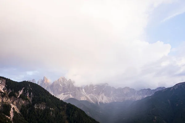 Puesta Sol Arco Iris Val Funes Dolomitas Alpes Norte Italia —  Fotos de Stock
