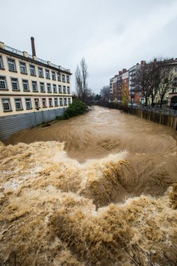 Olot kasabasında sel, La Garrotxa, Girona, İspanya. Ocak 2020.