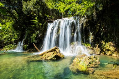Salt Dels 'de bahar Murris şelalesi, La Garrotxa, Girona, İspanya.