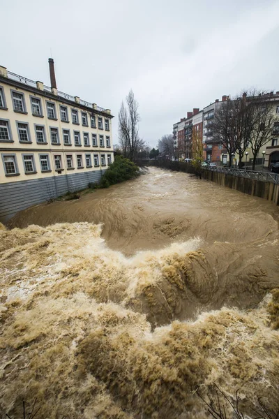 Olot kasabasında sel, La Garrotxa, Girona, İspanya. Ocak 2020.
