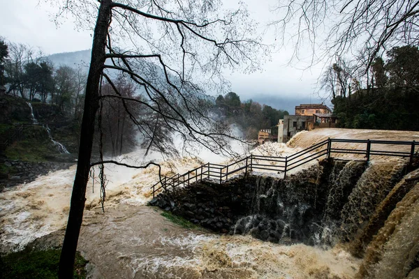 Sant Joan Les Fonts, La Garrotxa, Girona, İspanya 'da sel. Ocak 2020