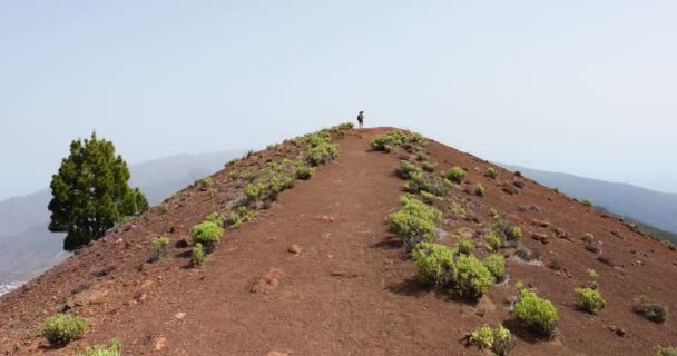 Young Woman Walking Birigoyo Peak Palma Island Canary Islands Uhd — 图库视频影像