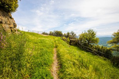 Falgars D En Bas, La Garrotxa, İspanya 'da bahar manzarası.