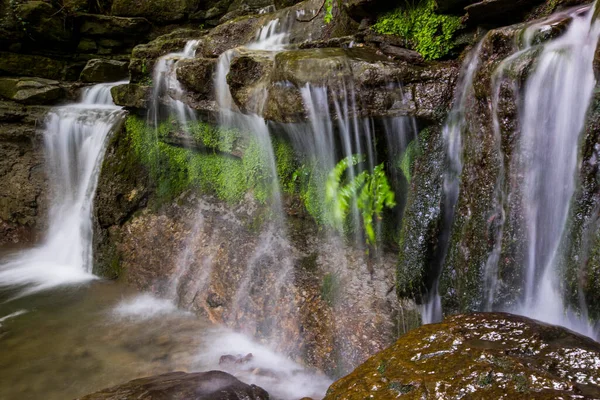 Cachoeira Primavera Garrotxa Girona Espanha — Fotografia de Stock