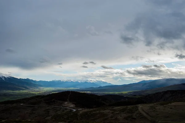 セルダーニャ ピレネー山脈 ジローナ カタルーニャ州 スペイン北部の冬の風景 — ストック写真