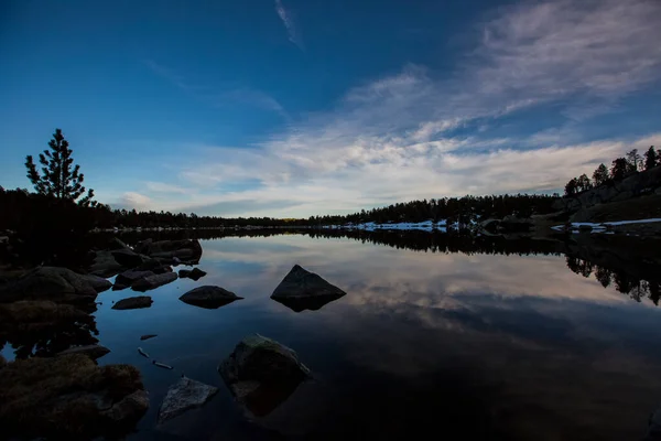 Puesta Sol Primavera Lago Malniu Cerdanya Pirineos Cataluña España — Foto de Stock