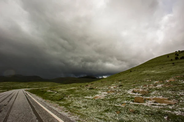Cerdanya Pyrenees Girona カタロニア スペインの劇的な雲と嵐 — ストック写真