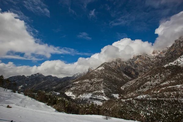 ベルゲダの冬 バルセロナ カタルーニャ ピレネー山脈 スペイン — ストック写真
