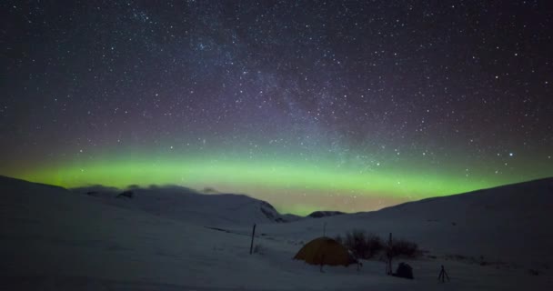 Norveç Teki Dovrefjell Ulusal Parkı Nda Kayak Seferinin Kuzey Işıklarının — Stok video