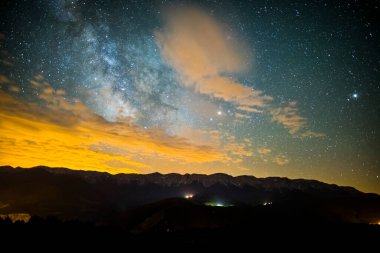 Serra Del Cadi Dağı 'ndaki Samanyolu, La Cerdanya, İspanya.
