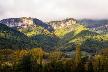 La Vall D En Bas, La Garrotxa, Kuzey İspanya 'da sonbahar gündoğumu.
