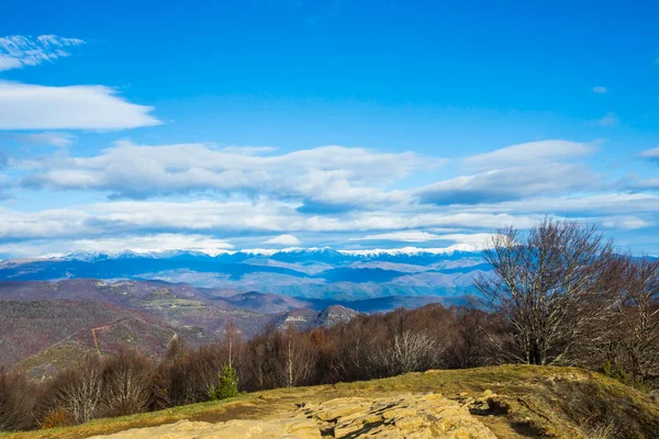 Giovane Escursionista Godendo Cima Puigsacalm Garrotxa Spagna — Foto Stock