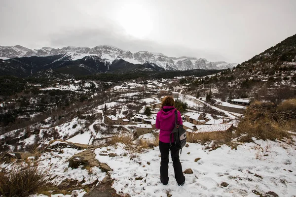 Joven Excursionista Disfrutando Querforadat Cerdanya Pirineos España —  Fotos de Stock