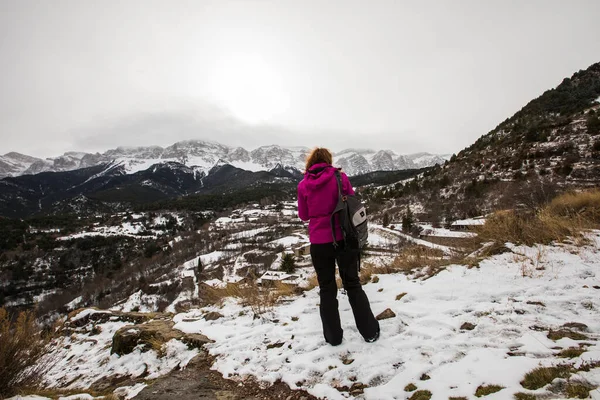 Young Hiker Girl Enjoying Querforadat Cerdanya Pyrenees Spain —  Fotos de Stock