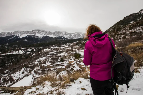 Young Hiker Girl Enjoying Querforadat Cerdanya Pyrenees Spain —  Fotos de Stock