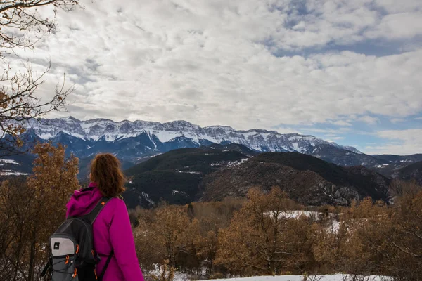 Joven Excursionista Disfrutando Querforadat Cerdanya Pirineos España —  Fotos de Stock