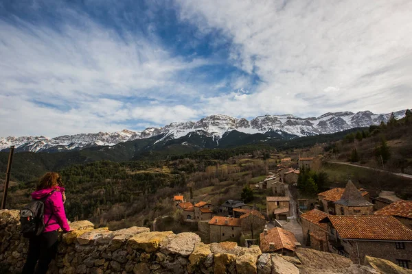 Jonge Wandelares Die Geniet Querforadat Cerdanya Pyreneeën Spanje — Stockfoto