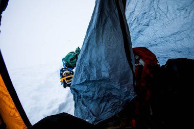 Norveç 'in güneyindeki Dovrefjell Ulusal Parkı' nda kayak gezisi..