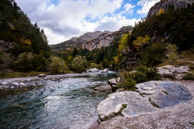 Bujaruelo 'da sonbahar, Ordesa ve Monte Perdido Ulusal Parkı, İspanya