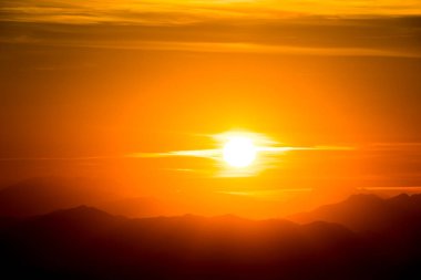 İspanya, La Garrotxa 'dan Pedraforca' da gün batımı.
