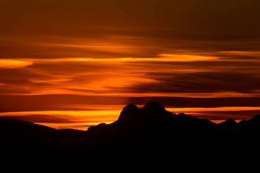 İspanya, La Garrotxa 'dan Pedraforca' da gün batımı.