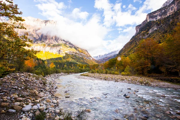 Jesień Parku Narodowym Ordesa Monte Perdido Hiszpania — Zdjęcie stockowe