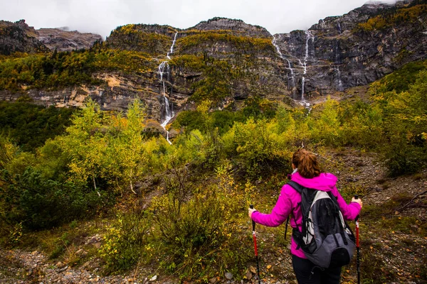 Young Woman Autumn Ordesa Monte Perdido National Park Spain —  Fotos de Stock