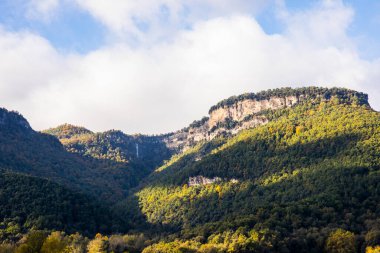La Vall D En Bas, La Garrotxa, Kuzey İspanya 'da sonbahar gündoğumu.