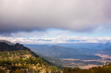 La Vall D En Bas, La Garrotxa, Kuzey İspanya 'da sonbahar gündoğumu.