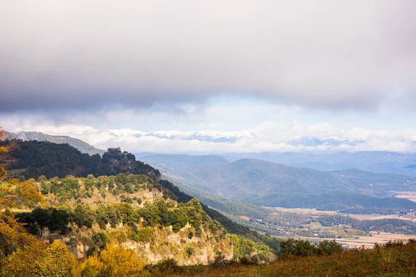 La Vall D En Bas, La Garrotxa, Kuzey İspanya 'da sonbahar gündoğumu.