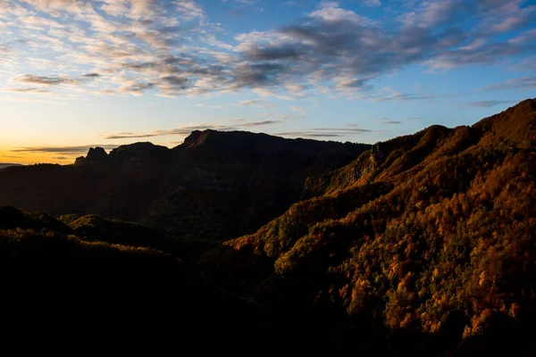 Φθινοπωρινή Ανατολή Στην Κορυφή Puigsacalm Garrotxa Βόρεια Ισπανία — Φωτογραφία Αρχείου