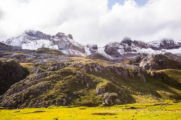 Aguas Tuertas 'ta sonbahar, Valle de Echo, İspanya