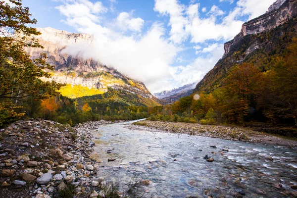 Jesień Parku Narodowym Ordesa Monte Perdido Hiszpania — Zdjęcie stockowe