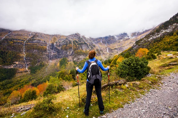 Young Woman Autumn Ordesa Monte Perdido National Park Spain —  Fotos de Stock