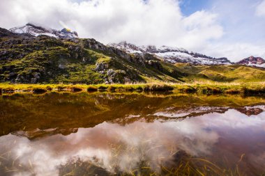 Aguas Tuertas 'ta sonbahar, Valle de Echo, İspanya