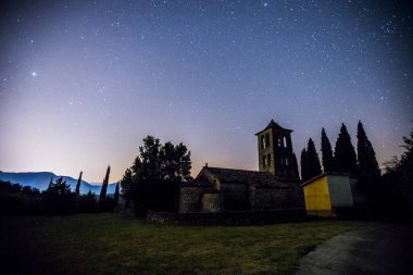 Samanyolu Sant Marti De Capsec Kilisesi, La Garrotxa, Girona, İspanya.