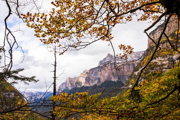 Jesień Parku Narodowym Ordesa Monte Perdido Hiszpania — Zdjęcie stockowe