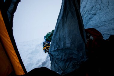 Norveç 'in güneyindeki Dovrefjell Ulusal Parkı' nda kayak gezisi..