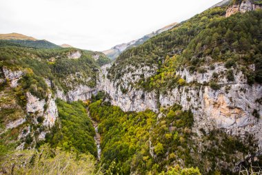 Escuain, Ordesa ve Monte Perdido Ulusal Parkı 'nda sonbahar, İspanya