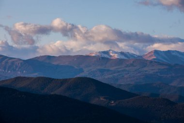 La Vall D En Bas, La Garrotxa, Kuzey İspanya 'da sonbahar günbatımı.