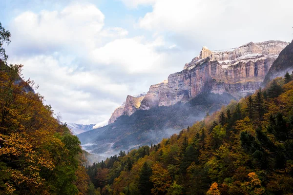 Jesień Parku Narodowym Ordesa Monte Perdido Hiszpania — Zdjęcie stockowe