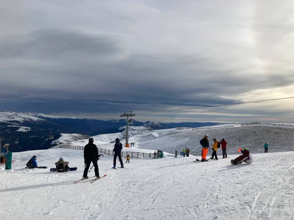 Masella Espanha Dezembro 2020 Pessoas Esquiando Com Máscaras Proteção Masella — Fotografia de Stock