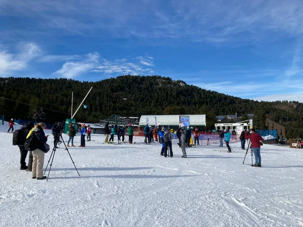 Masella Espanha Dezembro 2020 Mídia Informando Sobre Pessoas Esquiando Com — Fotografia de Stock