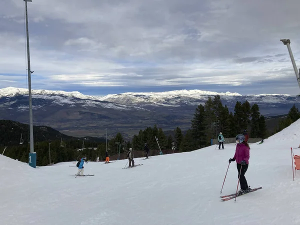 Masella Espanha Dezembro 2020 Menina Esquiando Com Máscaras Proteção Masella — Fotografia de Stock