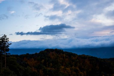 La Vall D En Bas, La Garrotxa, Kuzey İspanya 'da sonbahar günbatımı.