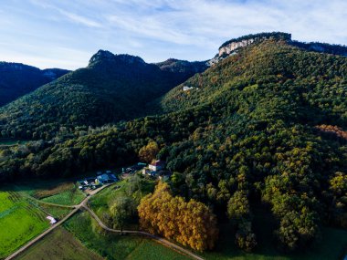 La Vall D En Bas, La Garrotxa, İspanya 'da sonbahar manzarası.
