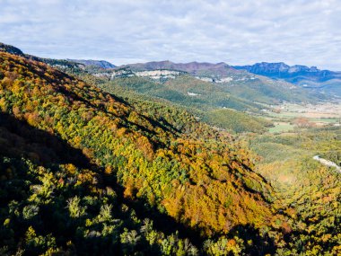 La Vall D En Bas, La Garrotxa, İspanya 'da sonbahar manzarası.
