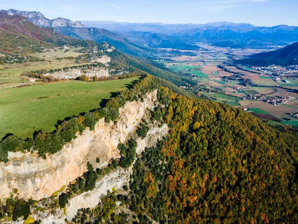 La Vall D En Bas, La Garrotxa, İspanya 'da sonbahar manzarası.